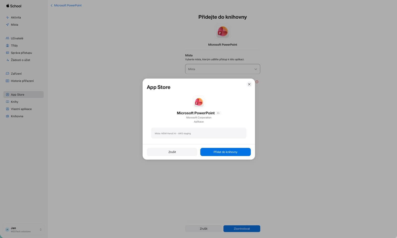 Potvrdzovacie okno App Store v Apple School Manageri: Microsoft PowerPoint, vybrané miesto a tlačidlo Přidat do knihovny. Počet licencií sa pri bezplatnej aplikácii nezadáva (snímka z českej verzie ASM)